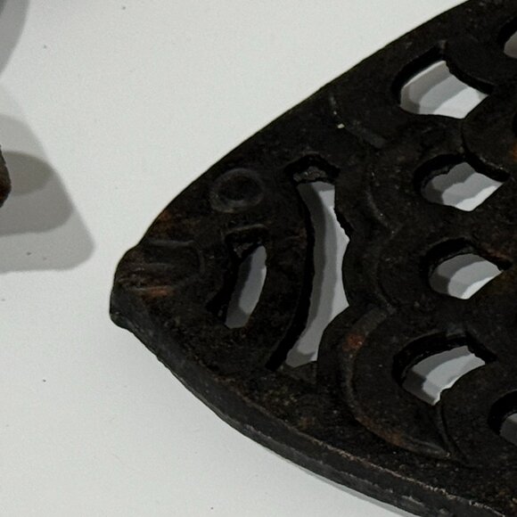 Vintage Cast Iron Fish Trivet and Turtle Trivet - Picture 7 of 13